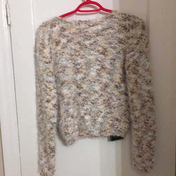 Fuzzy cropped sweater - Picture 2 of 5